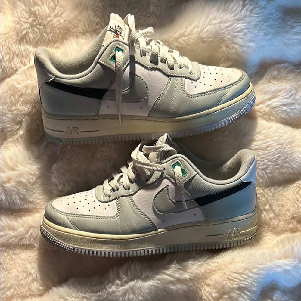 Nike Air Force 1 Sneakers - White and Green